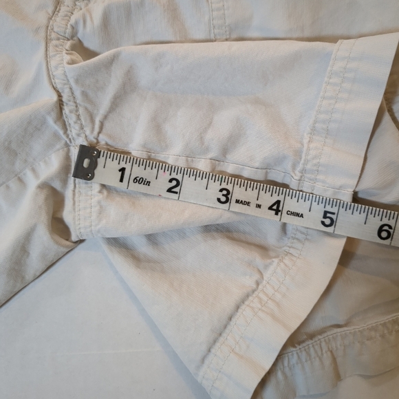 Columbia Women's Cream Shorts , Size 6 - Picture 5 of 7